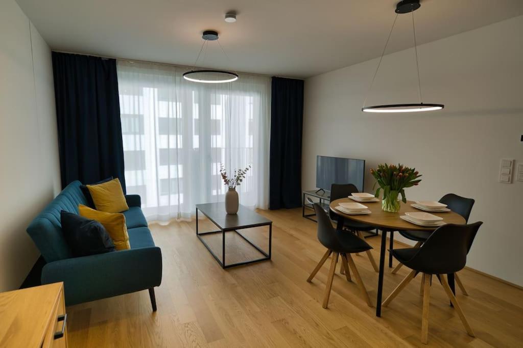 Modern Apartment Near Stadtpark Виена Екстериор снимка