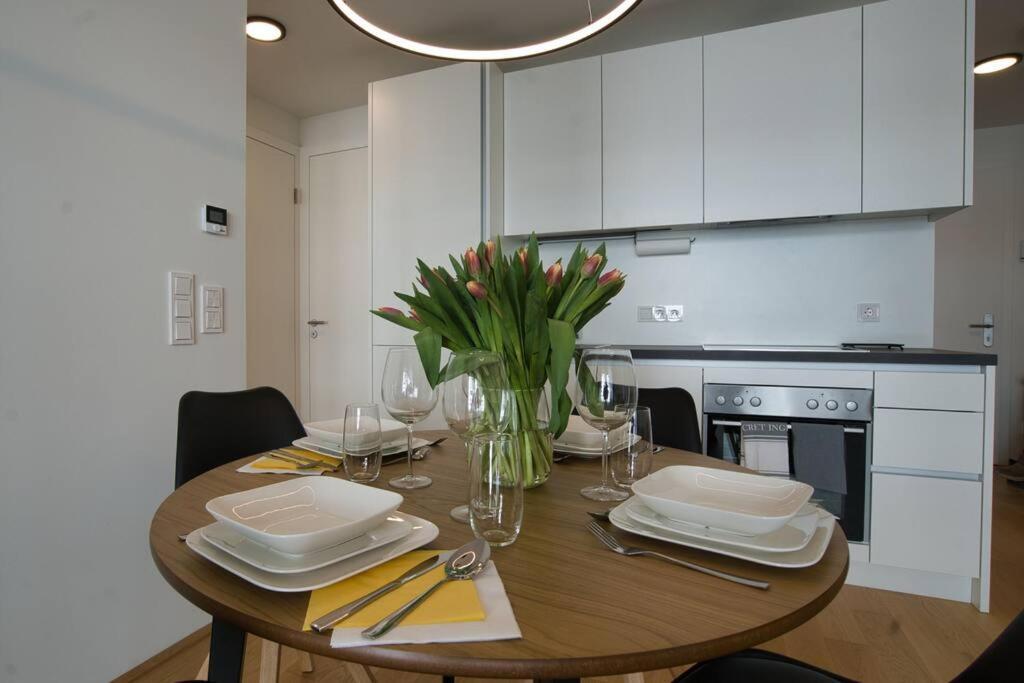 Modern Apartment Near Stadtpark Виена Екстериор снимка