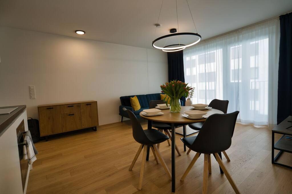 Modern Apartment Near Stadtpark Виена Екстериор снимка
