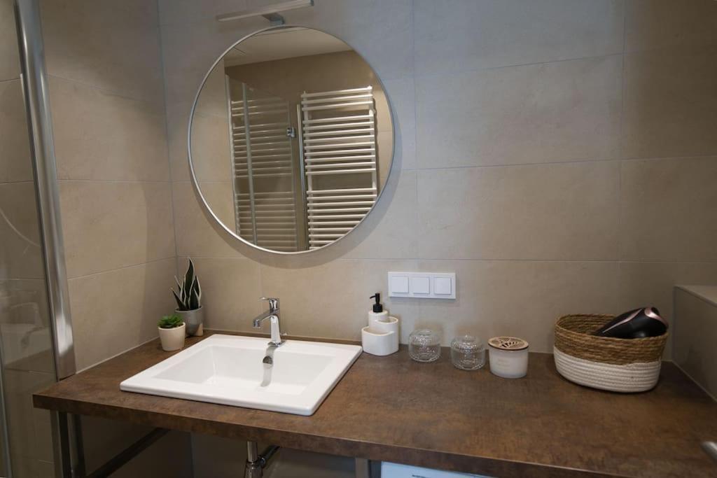 Modern Apartment Near Stadtpark Виена Екстериор снимка
