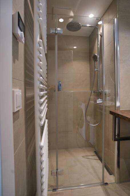 Modern Apartment Near Stadtpark Виена Екстериор снимка
